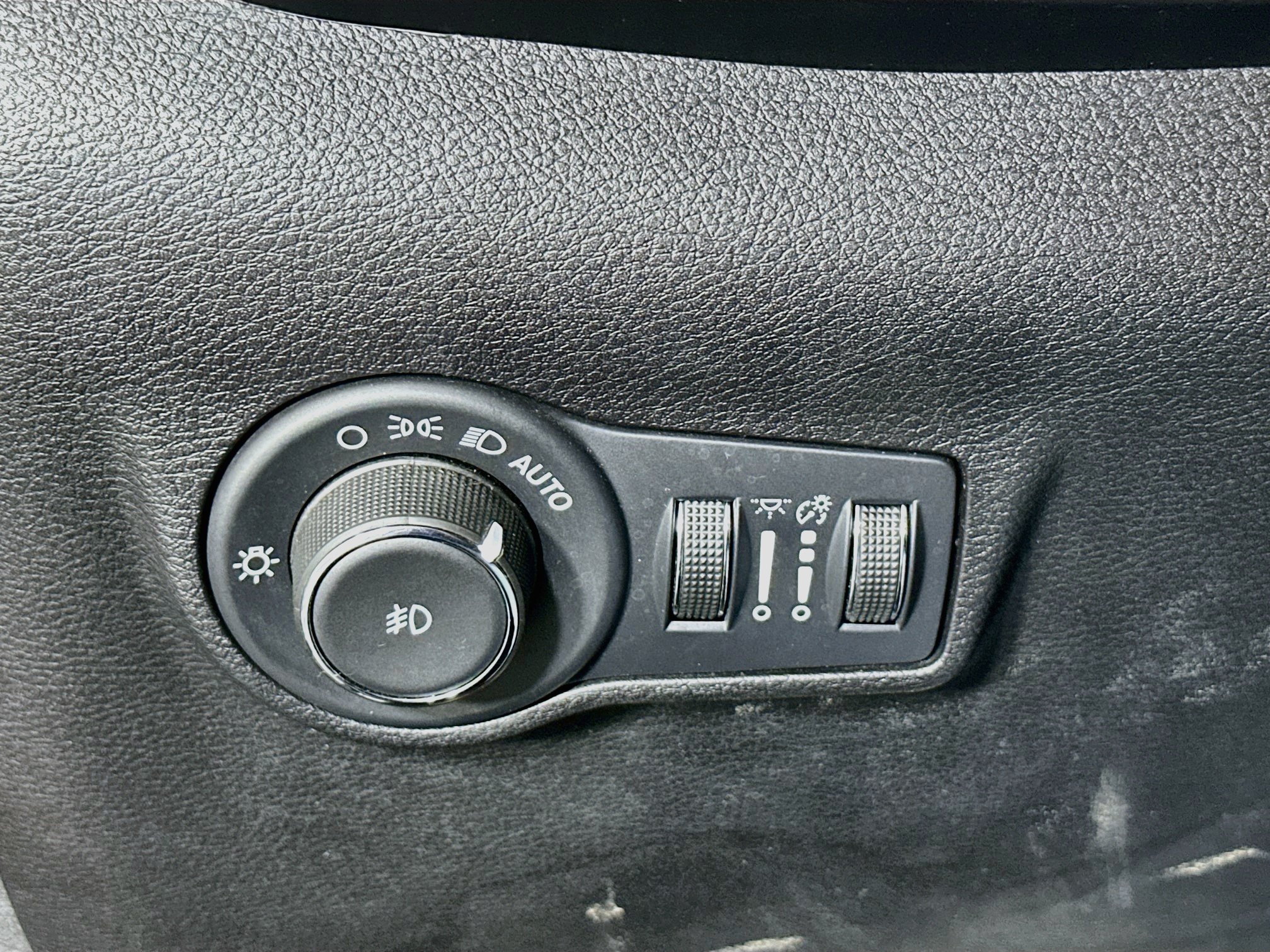 Used 2022 Jeep Compass Latitude FWD image 17
