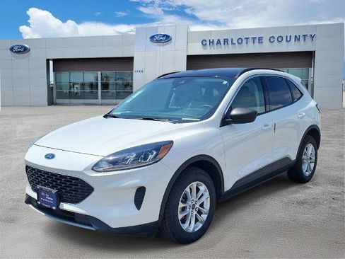 Certified 2022 Ford Escape SE w/ Cold Weather Package AWD/4WD image 2