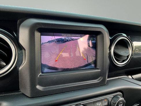 Used 2021 Jeep Wrangler Unlimited Sahara AWD/4WD image 16
