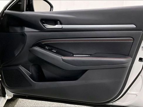 Used 2023 Nissan Altima 2.5 SR AWD/4WD image 29