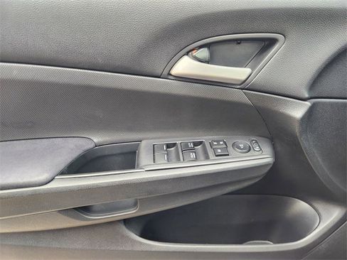 Used 2012 Honda Accord LX image 17