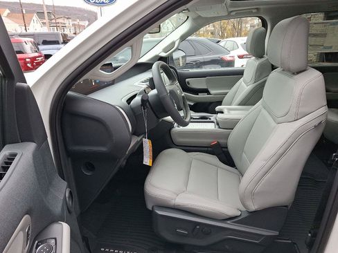 New 2025 Ford Expedition Active AWD/4WD image 11