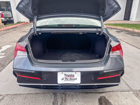 Used 2024 Hyundai Elantra Limited image 14