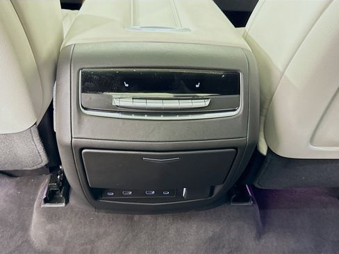 Used 2025 Cadillac Escalade Premium Luxury Platinum image 28