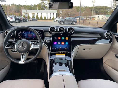 Used 2025 Mercedes-Benz GLC 300 GLC 300 image 9
