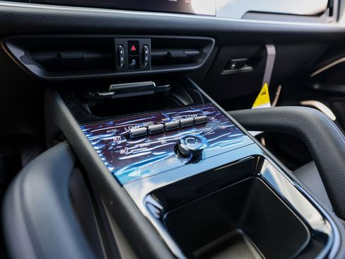 New 2025 Porsche Cayenne E-Hybrid Coupe image 20