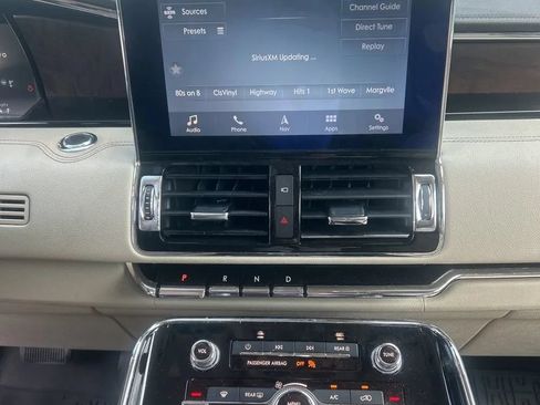 Used 2018 Lincoln Navigator Reserve AWD/4WD image 17