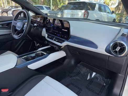 Used 2025 Chevrolet Equinox EV LT image 18