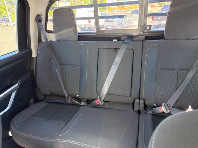 Used 2018 Nissan Titan SV w/ SV Convenience Package AWD/4WD image 18