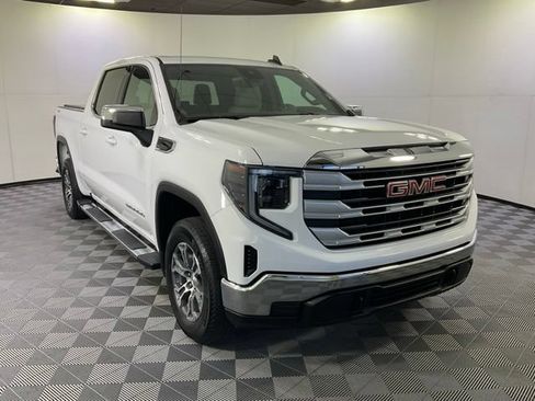 Used 2024 GMC Sierra 1500 SLE AWD/4WD image 3