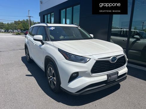 Used 2020 Toyota Highlander XLE AWD/4WD image 1
