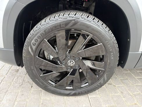 Certified 2024 Volkswagen Taos SEL image 29