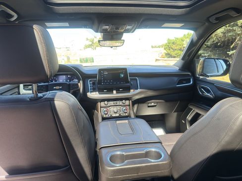 Used 2023 Chevrolet Tahoe High Country AWD/4WD image 12