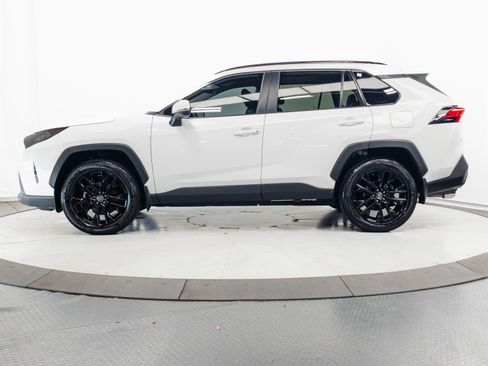 Used 2020 Toyota RAV4 XLE Premium AWD/4WD image 8
