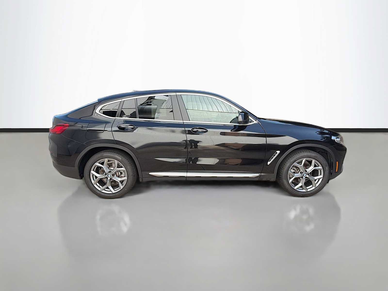 Used 2025 BMW X4 xDrive30i AWD/4WD image 7