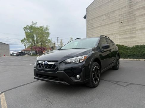 Used 2023 Subaru Crosstrek 2.0i Premium image 1