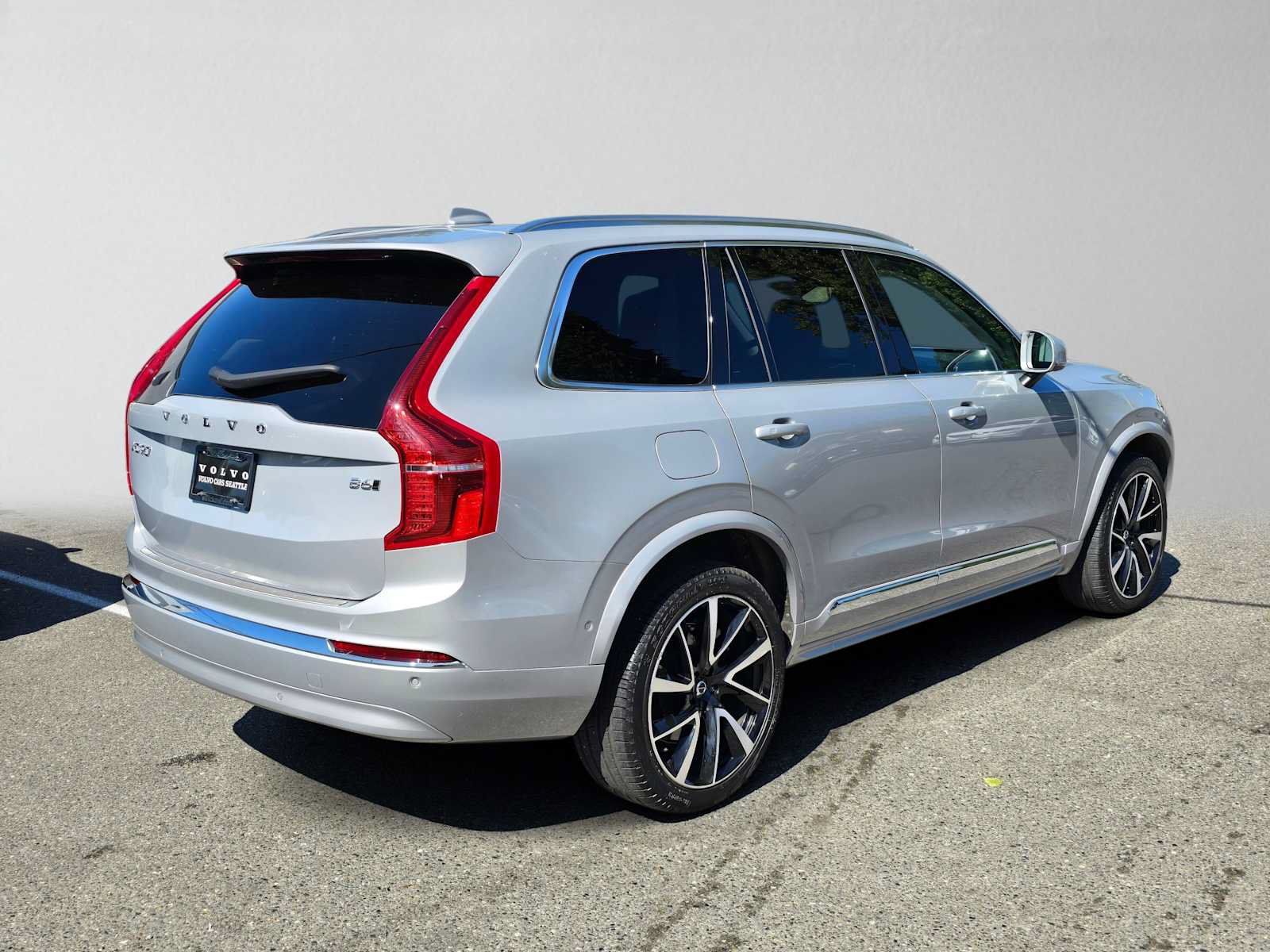 Used 2024 Volvo XC90 B6 Plus w/ Protection Package Premier AWD/4WD image 3