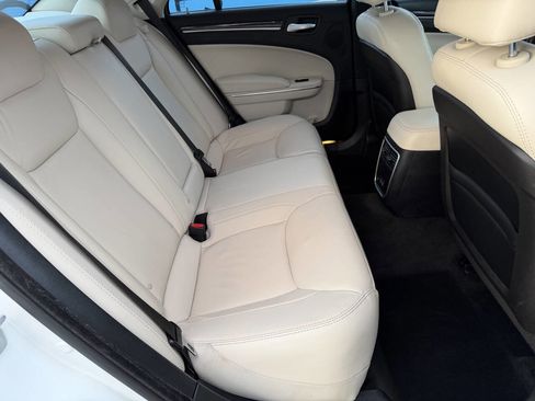 Used 2015 Chrysler 300 Limited w/ Driver Convenience Group image 32
