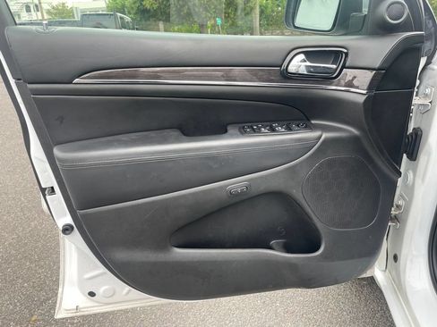Used 2020 Jeep Grand Cherokee Overland AWD/4WD image 10