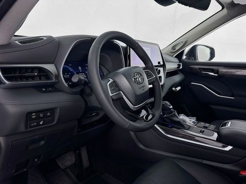 New 2026 Toyota Highlander Limited image 11