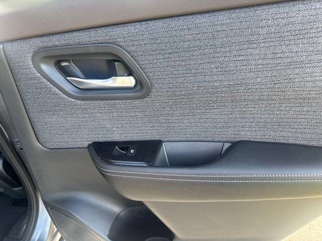 Used 2023 Nissan Rogue SV AWD/4WD image 36