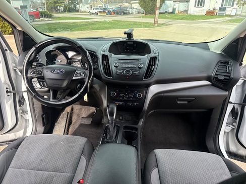 Used 2018 Ford Escape SE image 9