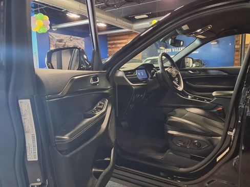 Used 2024 Jeep Grand Cherokee L Laredo AWD/4WD image 16