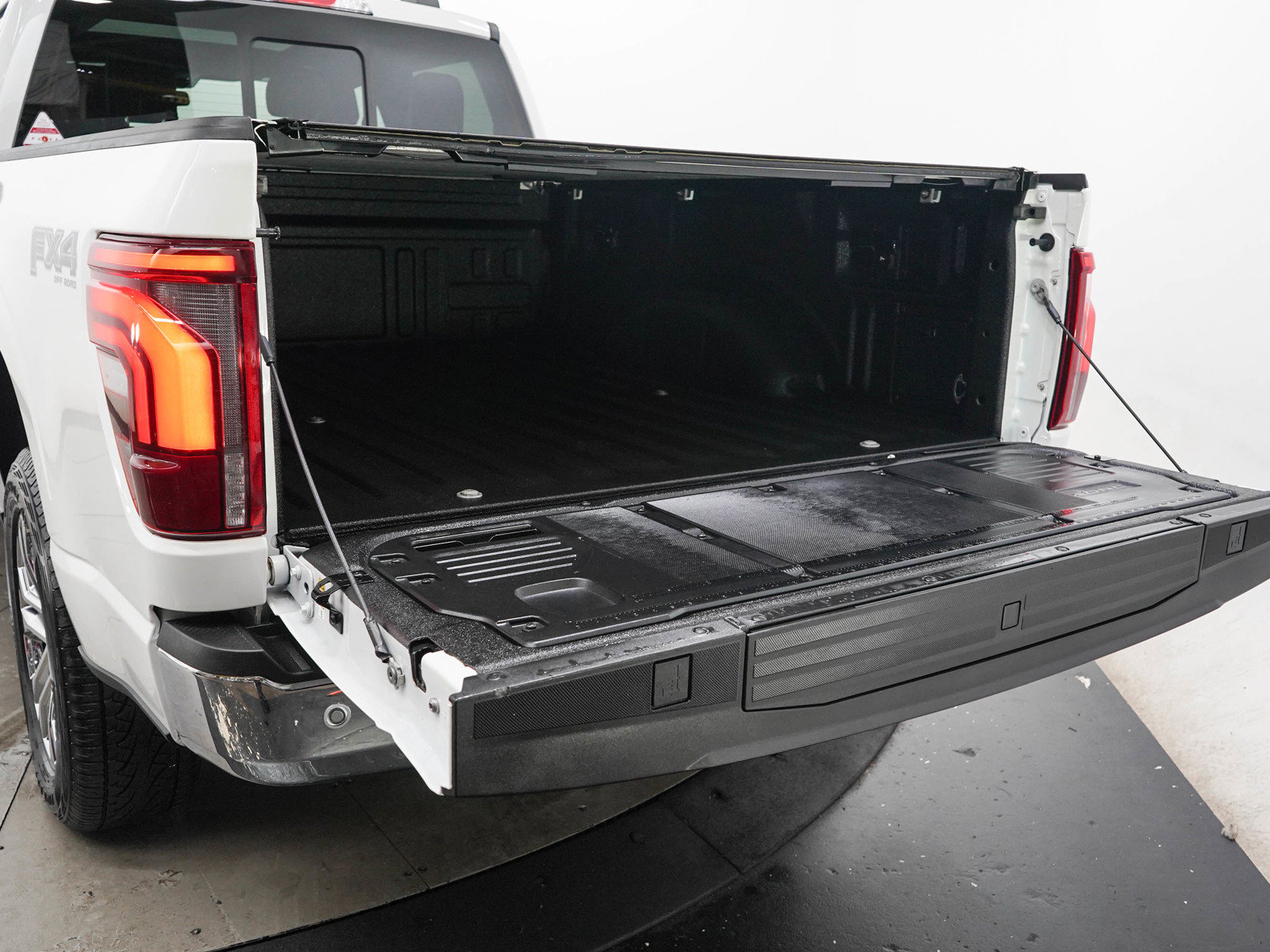 Used 2024 Ford F150 Lariat w/ Equipment Group 502A High AWD/4WD image 9
