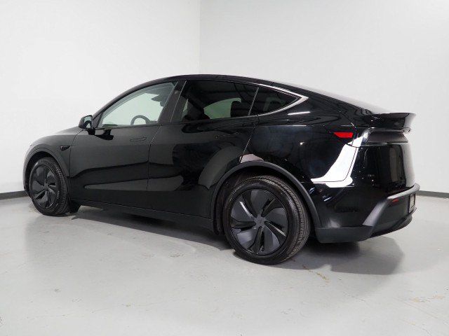 Used 2026 Tesla Model Y Long Range RWD image 9
