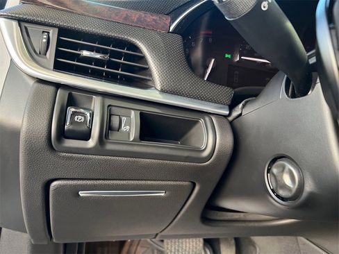 Used 2017 Cadillac XTS Luxury image 32