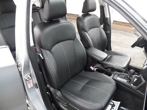 Used 2017 Subaru Forester 2.5i Touring AWD/4WD image 15