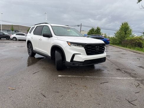 Used 2025 Honda Pilot Sport image 11