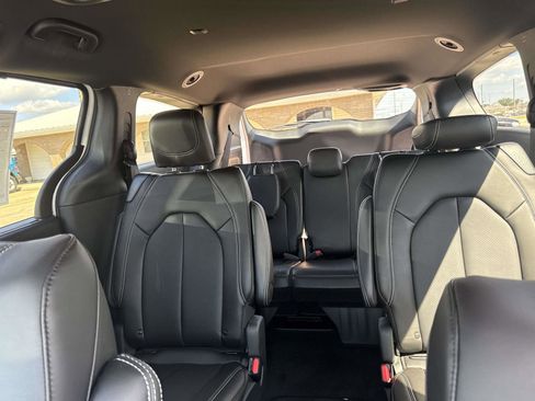 New 2026 Chrysler Voyager LX image 7