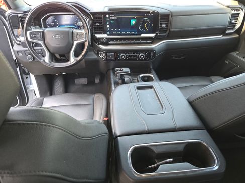 Used 2022 Chevrolet Silverado 1500 RST w/ Redline Edition AWD/4WD image 8