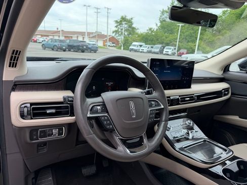 Used 2023 Lincoln Nautilus Reserve AWD/4WD image 11