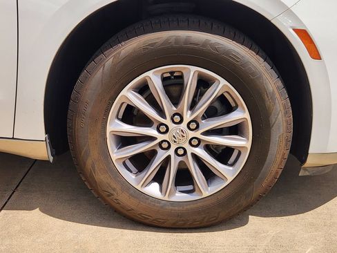 Used 2023 Buick Enclave Essence FWD image 11