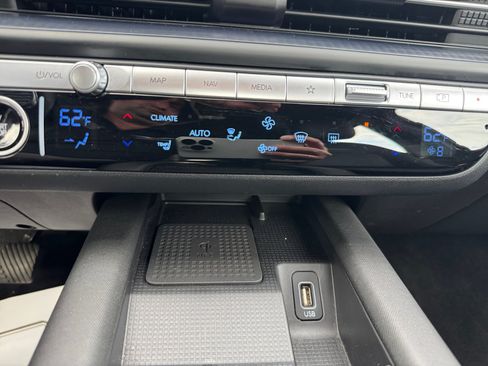 Used 2024 Hyundai Ioniq 6 SEL RWD image 31