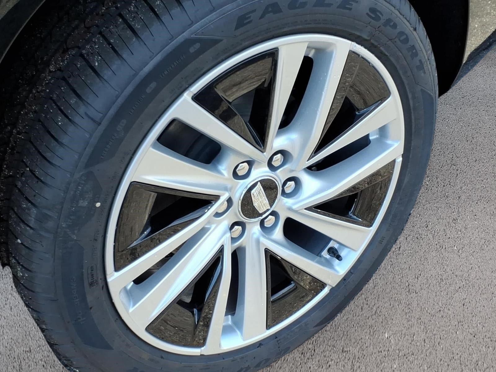 New 2027 Cadillac Vistiq Luxury w/ LPO, Floor Liner Package AWD/4WD image 9