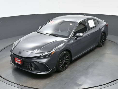 Used 2025 Toyota Camry SE w/ Convenience Package FWD image 36