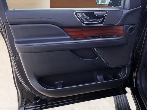 Used 2024 Lincoln Navigator Reserve AWD/4WD image 24