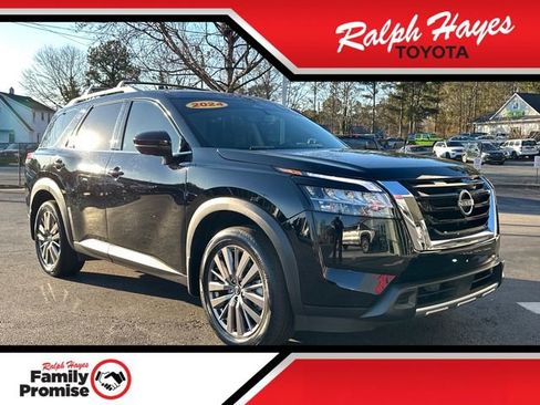 Used 2024 Nissan Pathfinder SL w/ SL Premium Package image 1