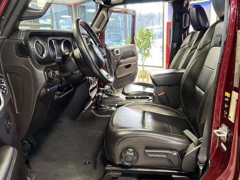 Used 2022 Jeep Wrangler Unlimited Sahara image 30