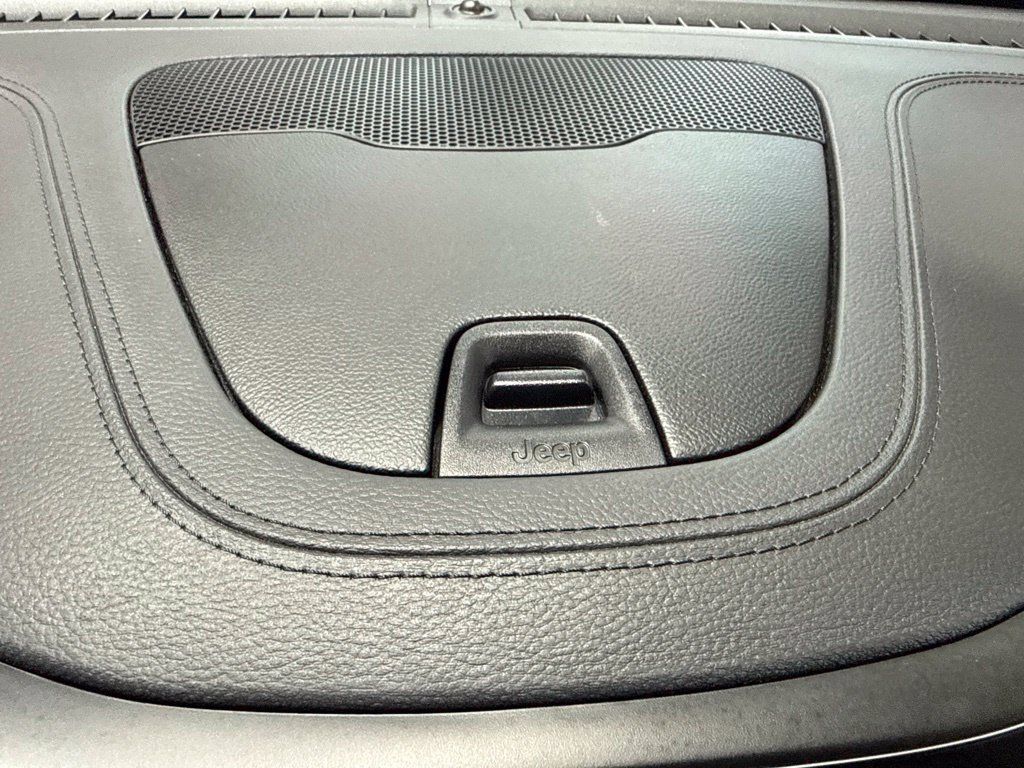 Used 2020 Jeep Cherokee Latitude Plus w/ Cold Weather Group AWD/4WD image 31