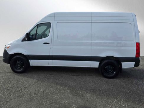 Used 2024 Mercedes-Benz Sprinter 2500 image 4
