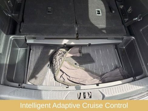 Used 2021 Ford Explorer XLT w/ Equipment Group 202A image 11