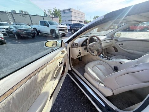 Used 2006 Mercedes-Benz CLK 350 Cabriolet w/ Premium Pkg image 9