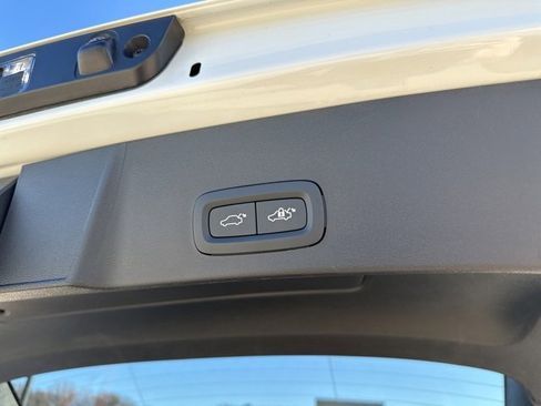 Certified 2025 Volvo XC40 B5 Plus image 35