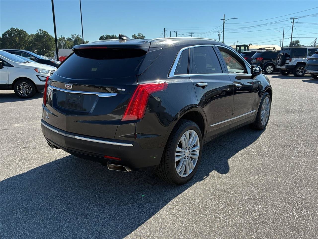 Used 2018 Cadillac XT5 Premium Luxury AWD/4WD image 3