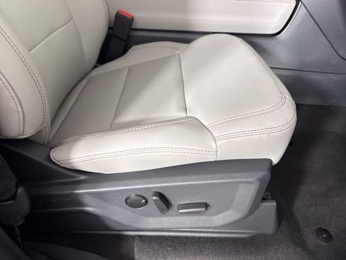 New 2025 Ford Expedition Active image 21