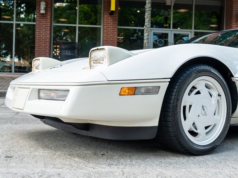 Used 1988 Chevrolet Corvette Coupe image 8